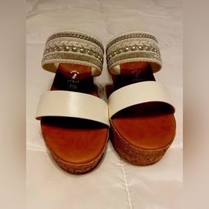 Toscanelle Cork Wedge sandal. White. Size 7.5.